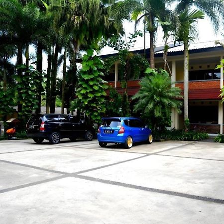 ออกัสตา ซูกาบูมิ โฮเต็ล Hotel ซูกาบูมี ภายนอก รูปภาพ