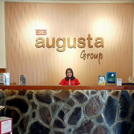 ออกัสตา ซูกาบูมิ โฮเต็ล Hotel ซูกาบูมี ภายนอก รูปภาพ