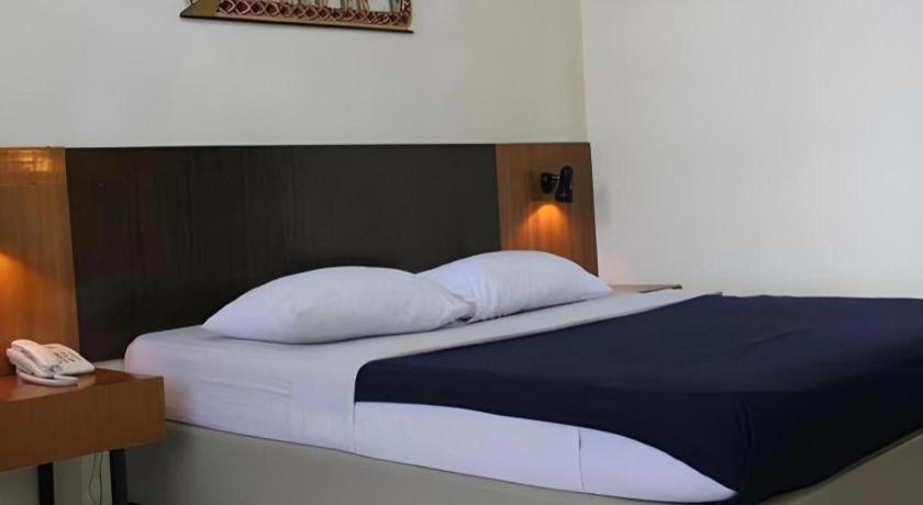 ออกัสตา ซูกาบูมิ โฮเต็ล Hotel ซูกาบูมี ภายนอก รูปภาพ