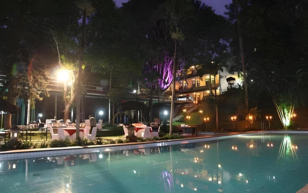 ออกัสตา ซูกาบูมิ โฮเต็ล Hotel ซูกาบูมี ภายนอก รูปภาพ