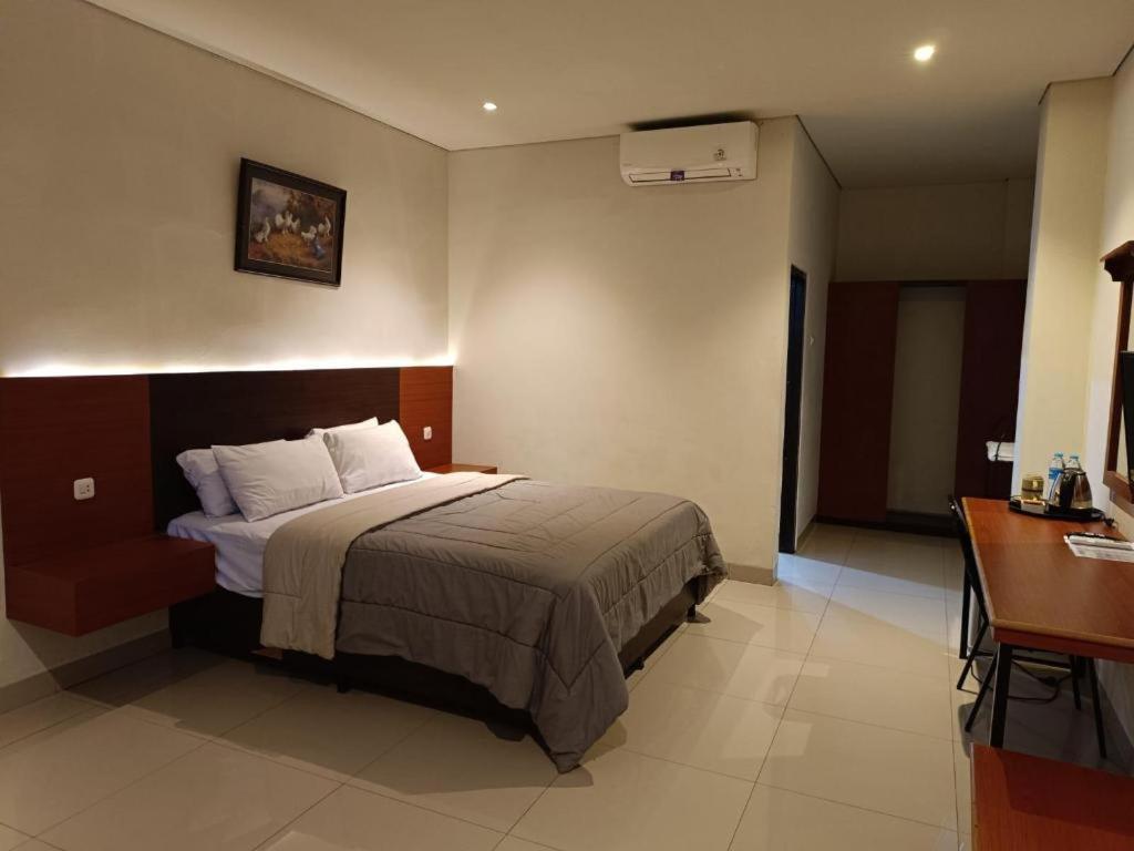 ออกัสตา ซูกาบูมิ โฮเต็ล Hotel ซูกาบูมี ภายนอก รูปภาพ