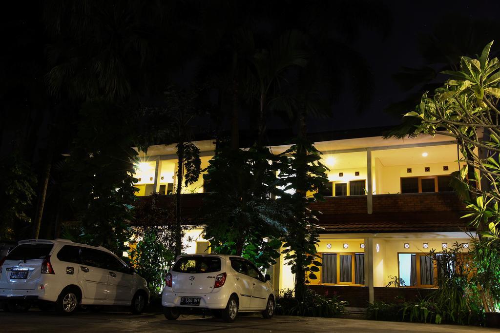 ออกัสตา ซูกาบูมิ โฮเต็ล Hotel ซูกาบูมี ภายนอก รูปภาพ