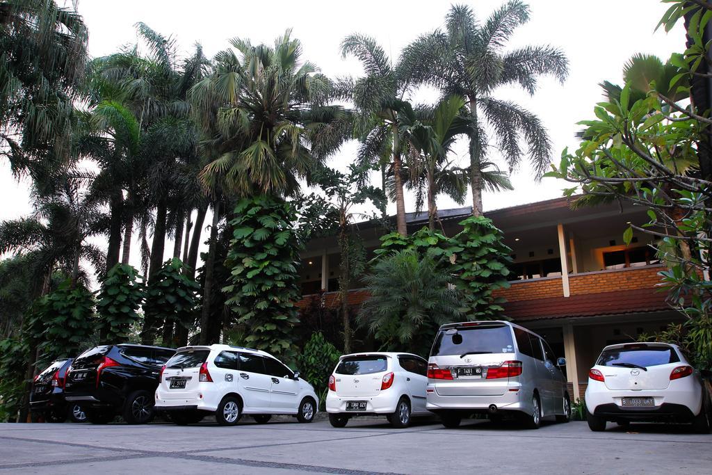 ออกัสตา ซูกาบูมิ โฮเต็ล Hotel ซูกาบูมี ภายนอก รูปภาพ